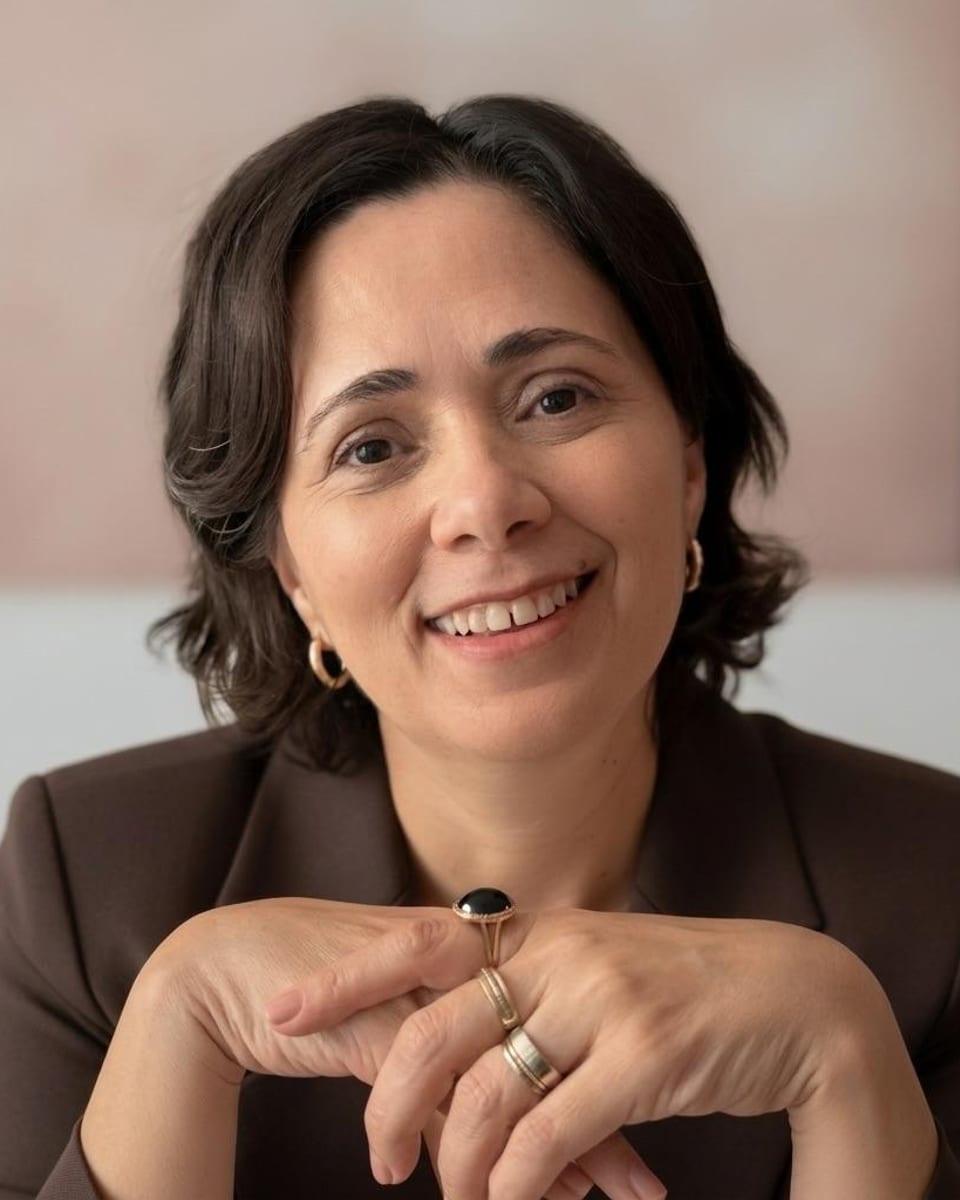 Identidade visual na recepção do escritório Luciana Lima Advocacia